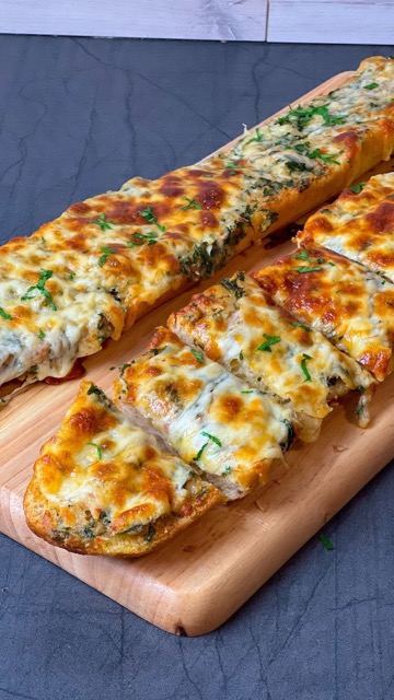 Cheesy Roasted Garlic Bread